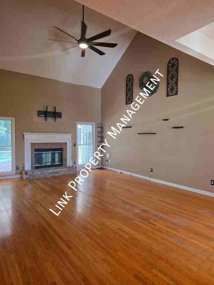6710 W Point Dr - Photo 4 of 40