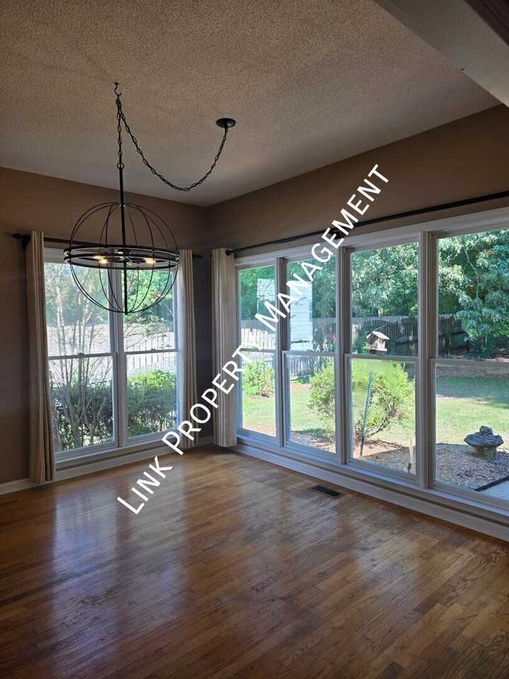 6710 W Point Dr - Photo 5 of 40