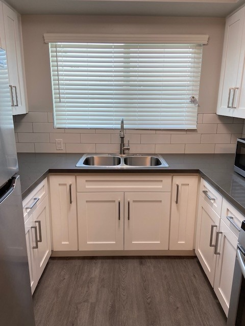 12931 Oxnard St #10-13 - Photo 4 of 10
