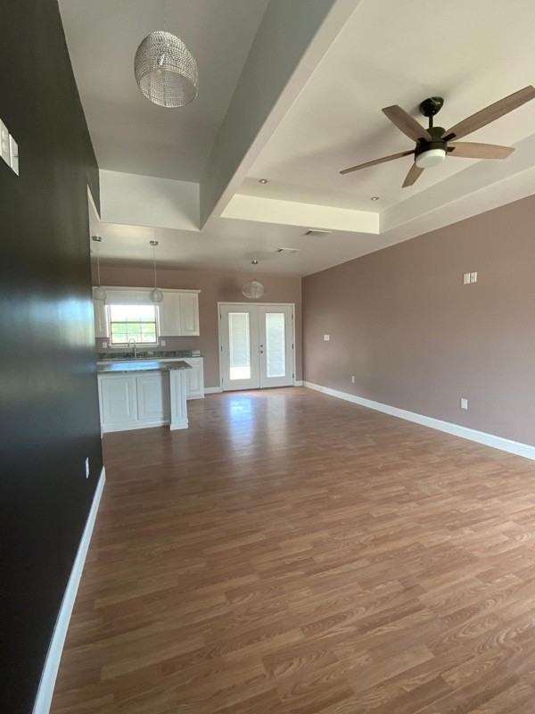 815 Alexander Dr - Photo 2 of 16