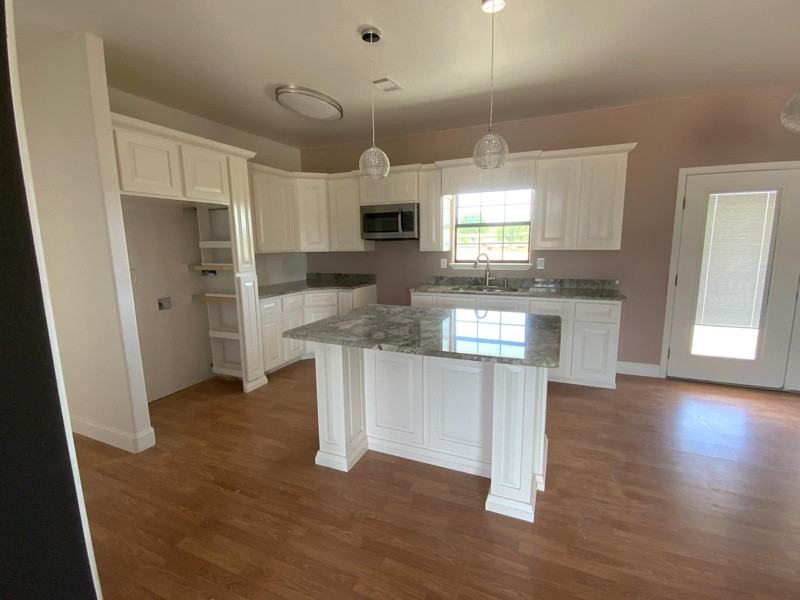 815 Alexander Dr - Photo 4 of 16