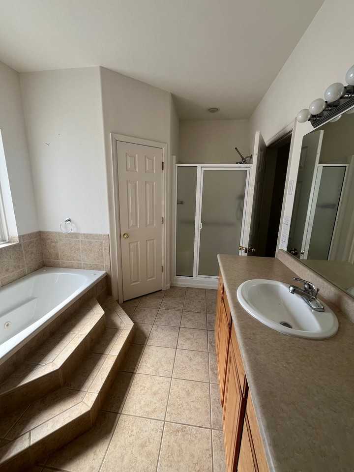 2040 Miami Rd - Photo 6 of 11