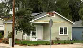 featured image of 2389 Lawton Ave