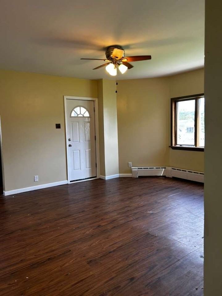 41 Fallbrook St - Photo 3 of 22