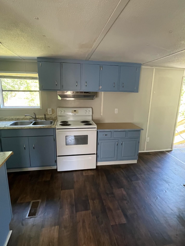 1406 Burrell Rd #1402 - Photo 4 of 6