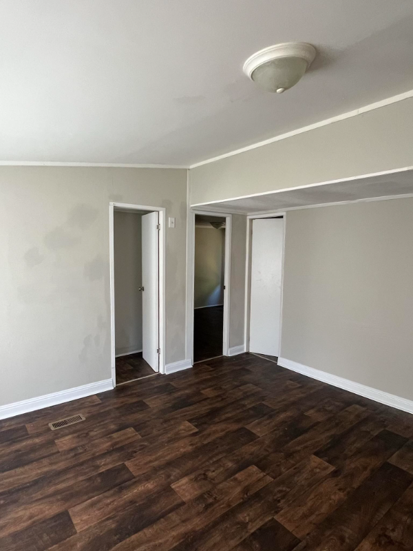 1406 Burrell Rd #1402 - Photo 5 of 6