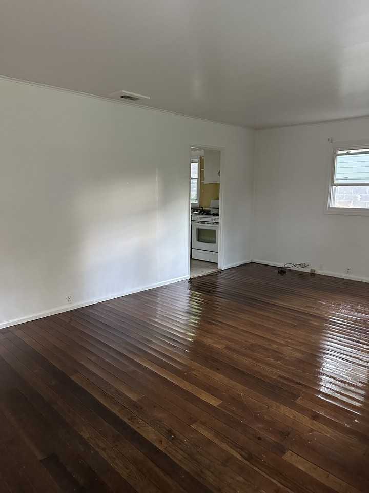 1608 E University St - Photo 2 of 18