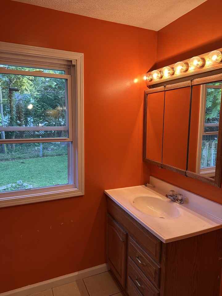 1608 E University St - Photo 3 of 18