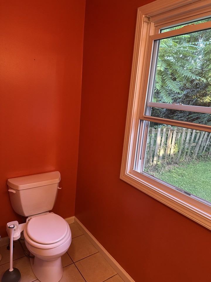 1608 E University St - Photo 5 of 18