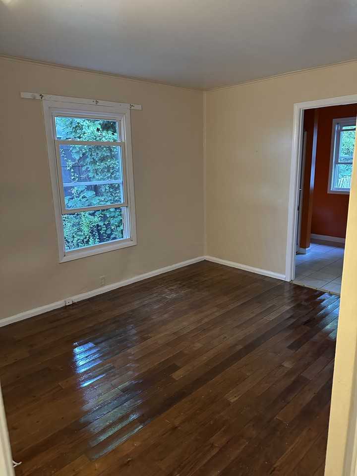 1608 E University St - Photo 7 of 18