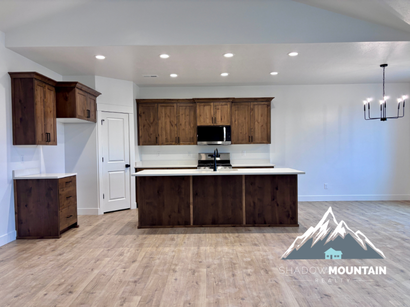 1355 Sw - Photo 2 of 14