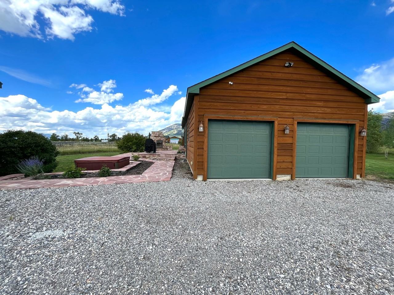 211 Hoback Dr - Photo 2 of 17