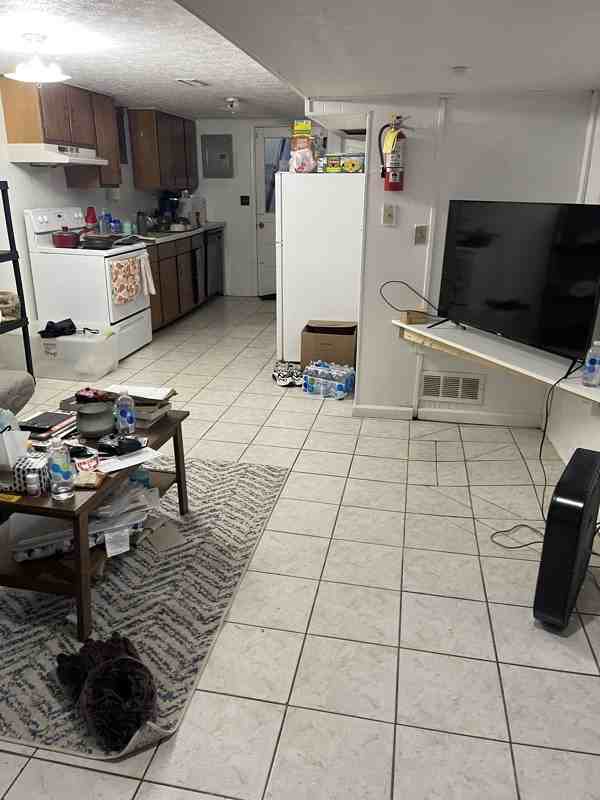 109 N Clark St - Photo 5 of 10