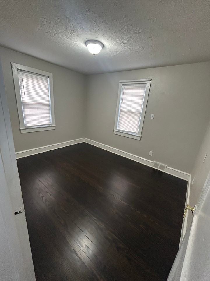 741 S East Ave - Photo 4 of 17