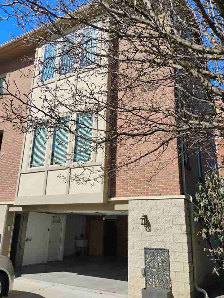 323 Eden Ave - Photo 2 of 19
