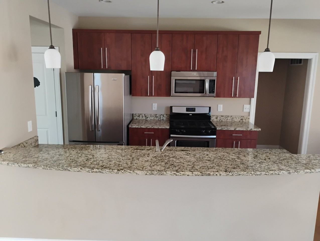 323 Eden Ave - Photo 6 of 19