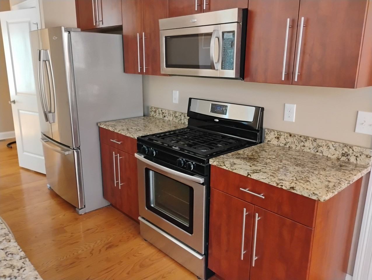 323 Eden Ave - Photo 7 of 19