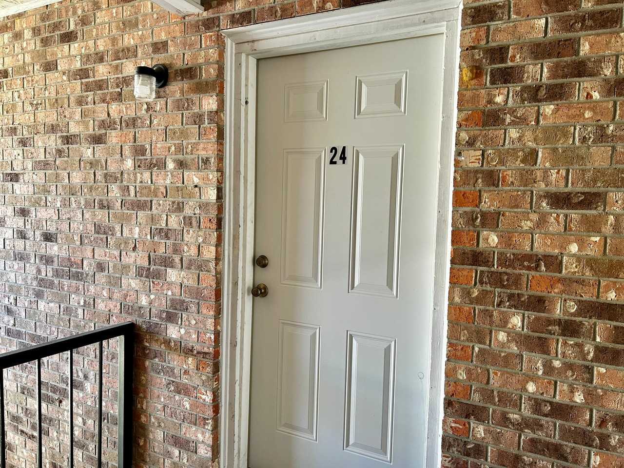 305 Green Briar St #24 - Photo 3 of 17