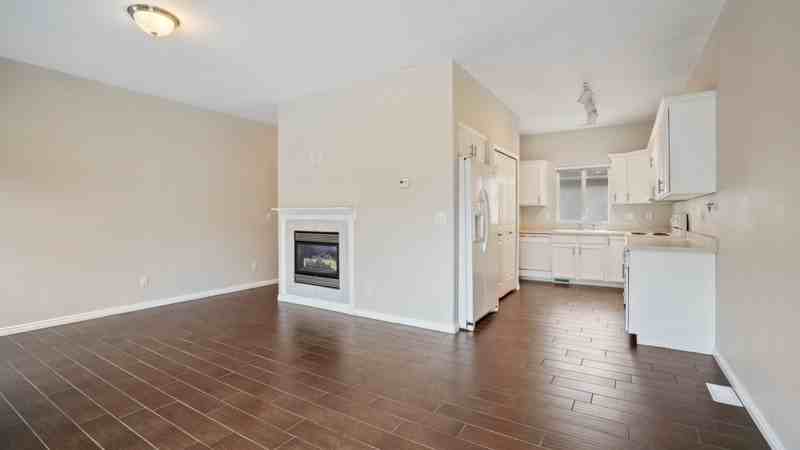 10828 S Wynview Ln - Photo 3 of 50