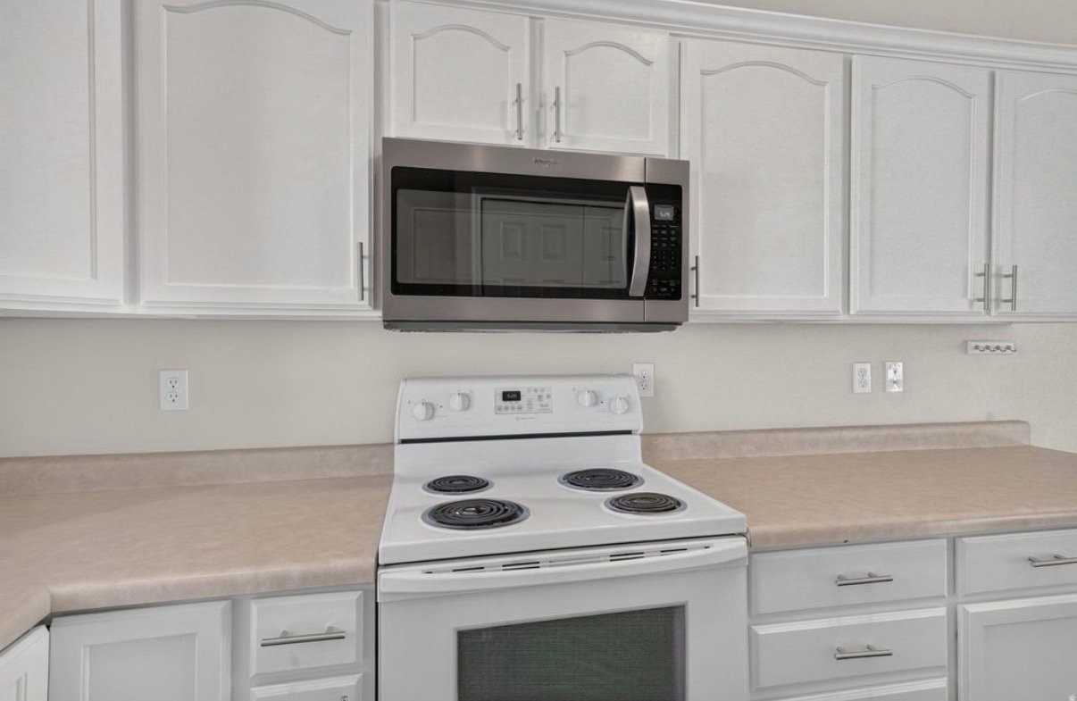 10828 S Wynview Ln - Photo 7 of 50