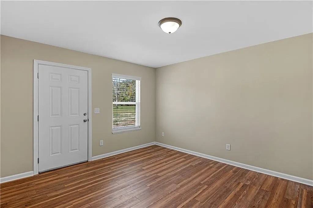 389 Cherokee Ave - Photo 2 of 16