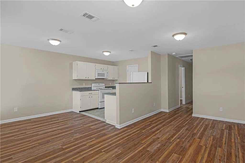 389 Cherokee Ave - Photo 6 of 16