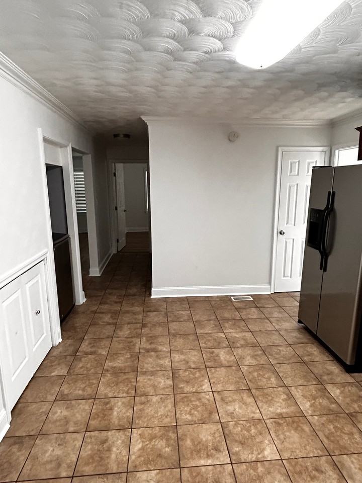 511 W Little Creek Rd - Photo 7 of 28
