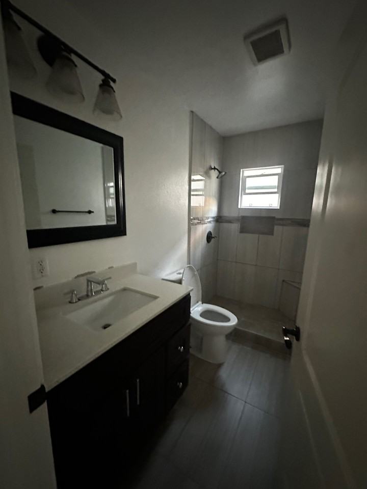 4126 Perry St #A - Photo 4 of 6