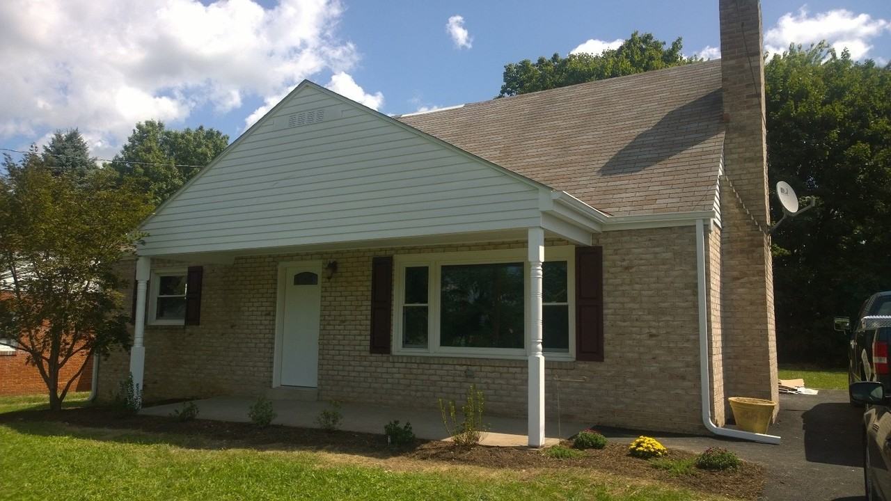 1079 Acri Dr - Photo 5 of 9