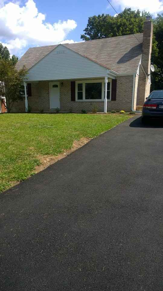 1079 Acri Dr - Photo 6 of 9
