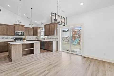 1270 Dolostone Dr - Photo 5 of 20
