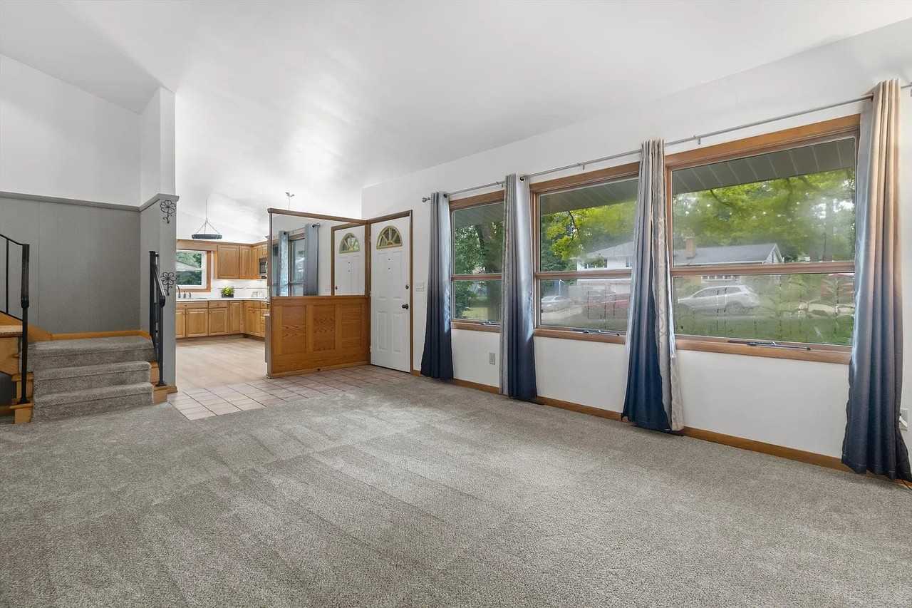 6208 Westgate Rd - Photo 4 of 20