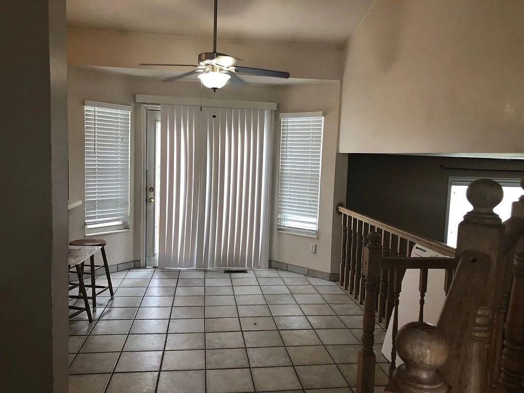 8816 Sw - Photo 3 of 13