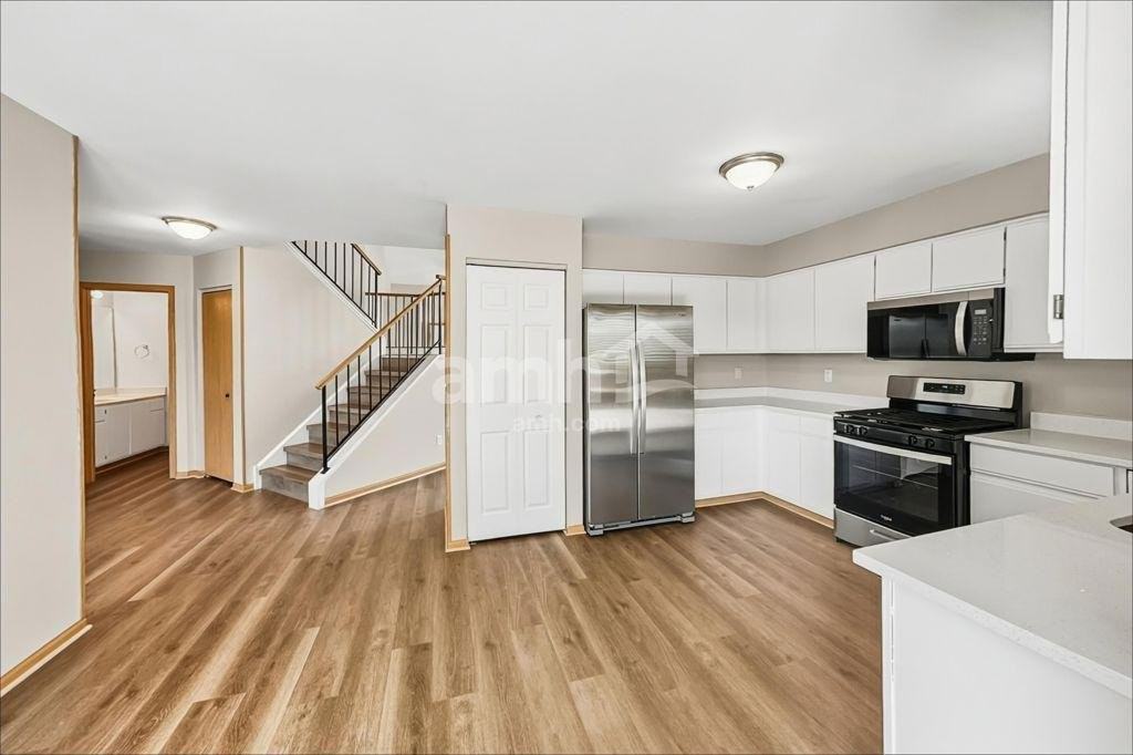 14233 S Hillsdale Ct - Photo 3 of 11