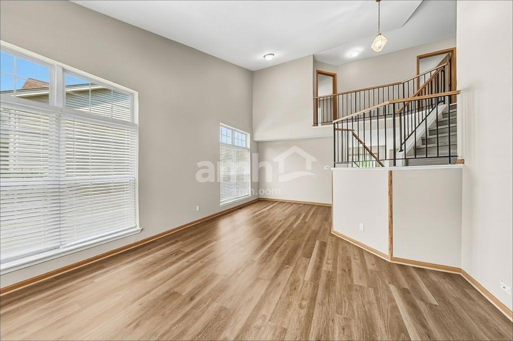 14233 S Hillsdale Ct - Photo 4 of 11