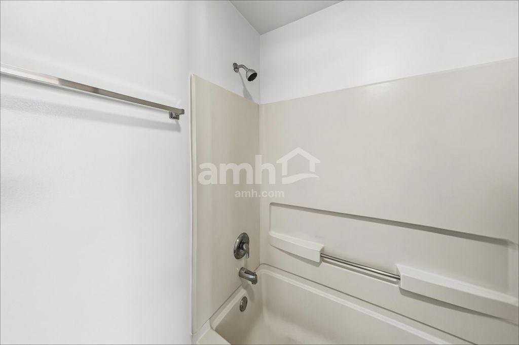 14233 S Hillsdale Ct - Photo 6 of 11