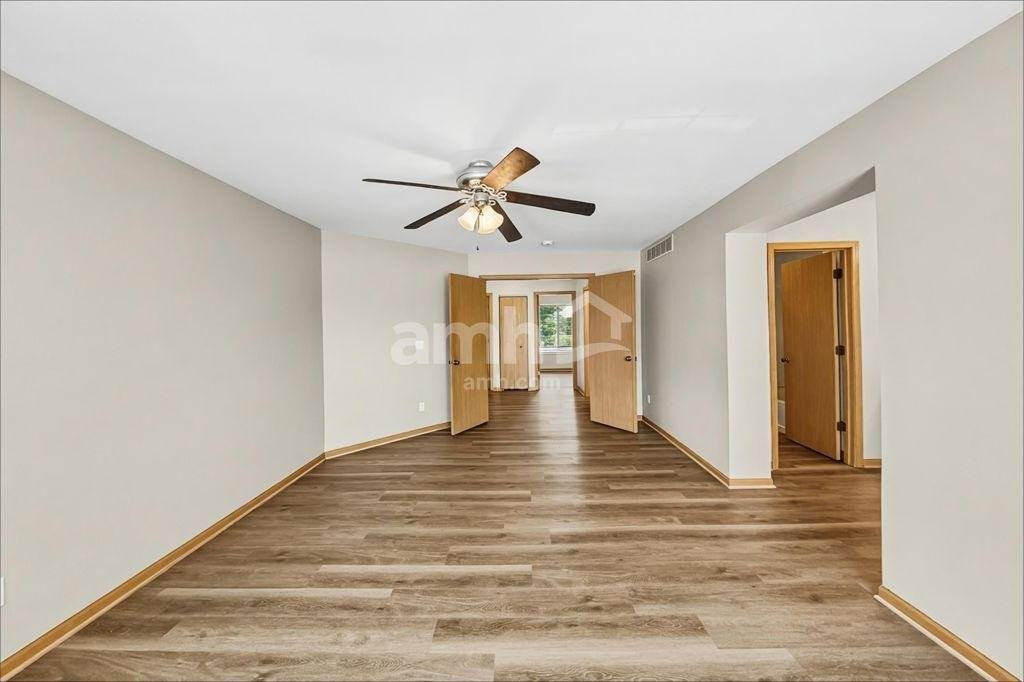 14233 S Hillsdale Ct - Photo 7 of 11