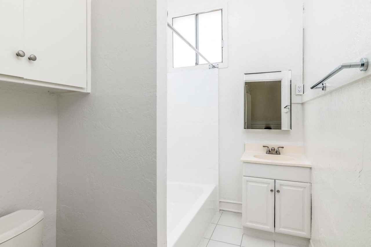 2619 Mission - Photo 3 of 16
