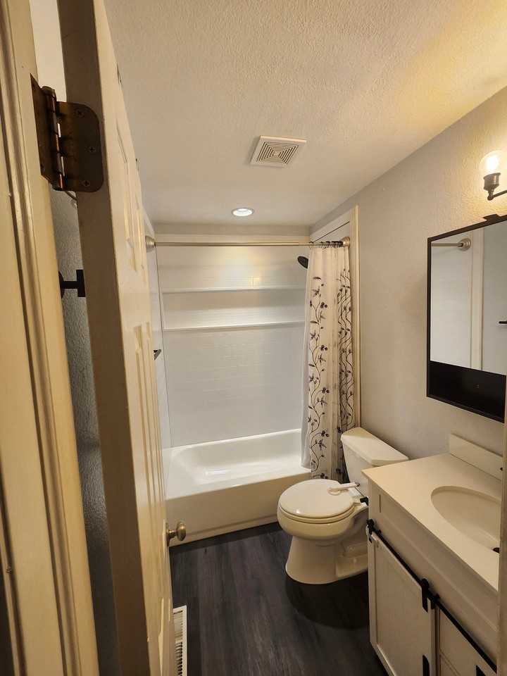 917 Nantucket St - Photo 2 of 24