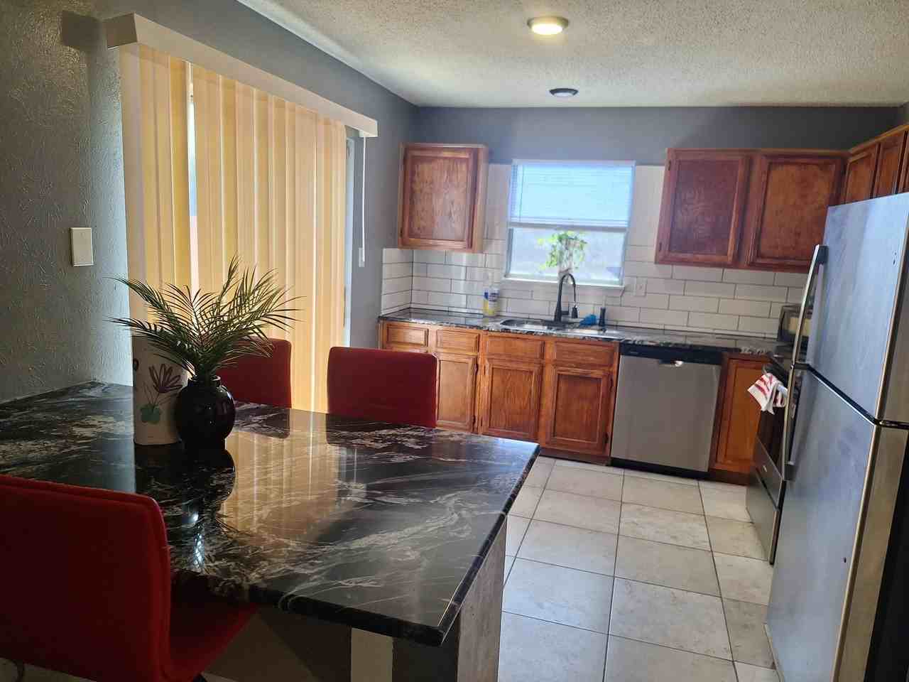 2123 Chatham Square Ct - Photo 4 of 12