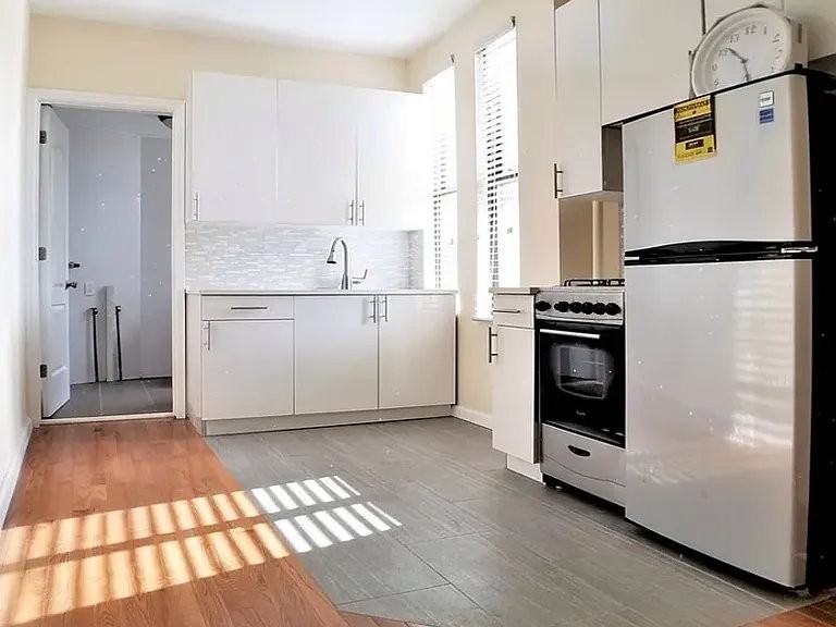 864 Troy Ave #2B - Photo 2 of 3