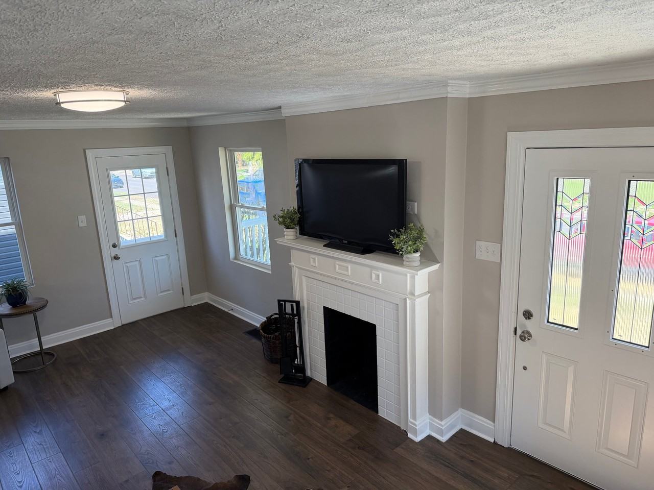 1373 Oakwood Ave - Photo 2 of 14