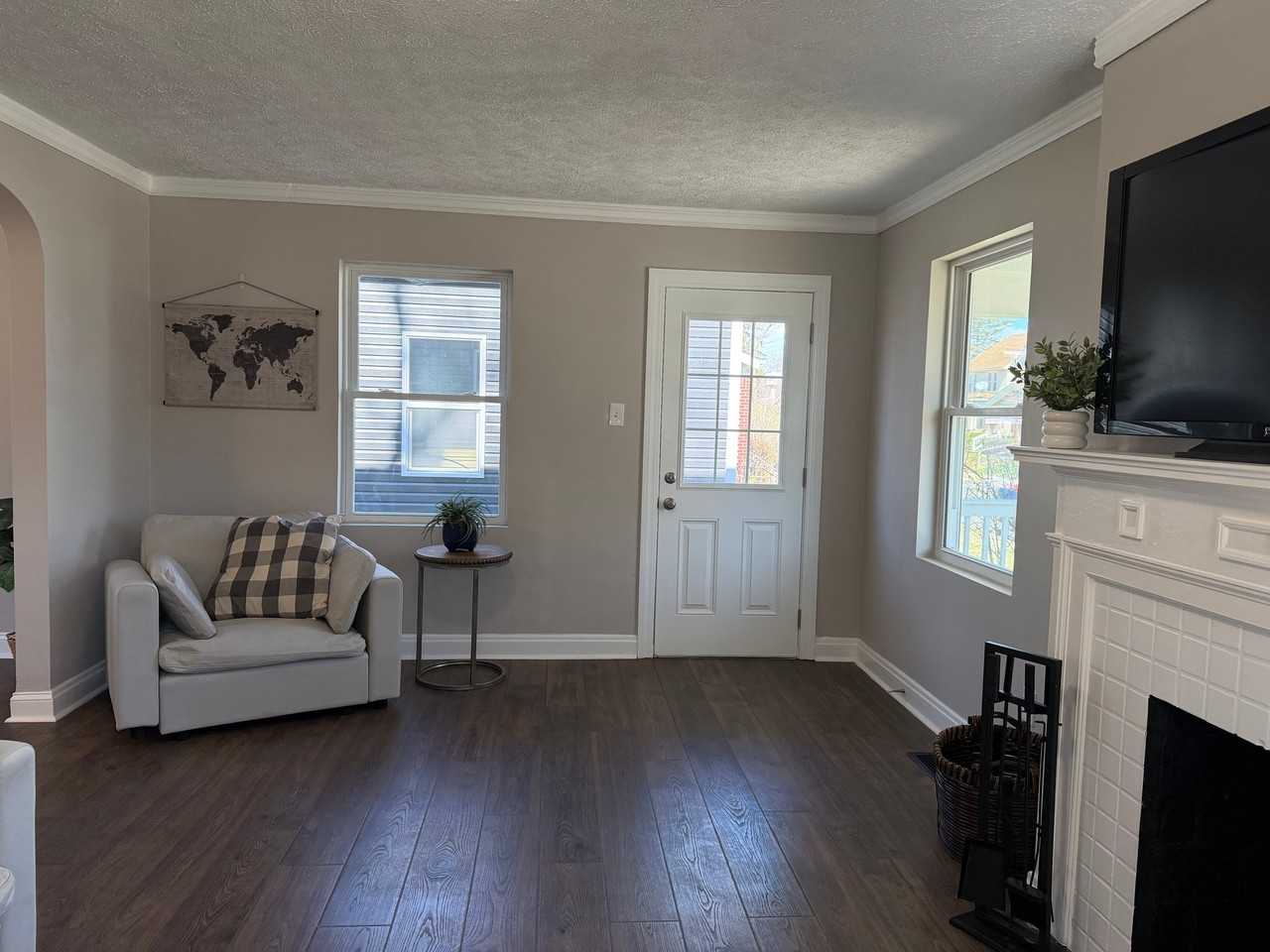 1373 Oakwood Ave - Photo 4 of 14