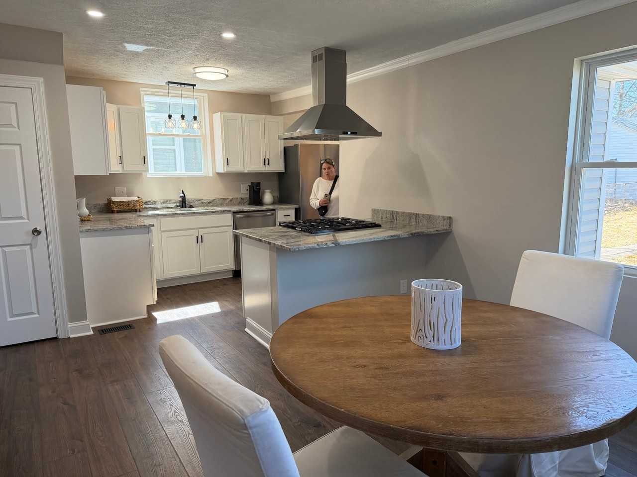 1373 Oakwood Ave - Photo 5 of 14