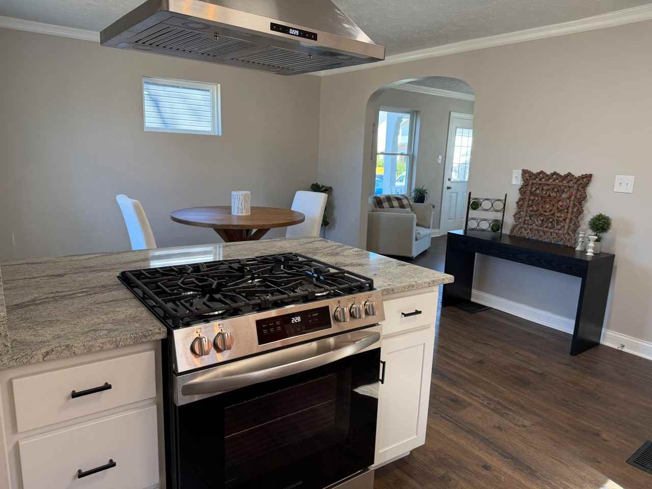 1373 Oakwood Ave - Photo 6 of 14