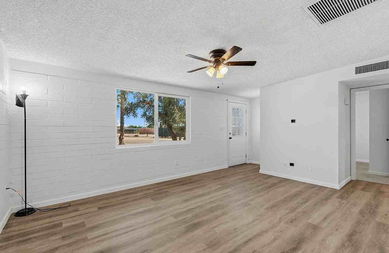 1528 W Knox St - Photo 3 of 9