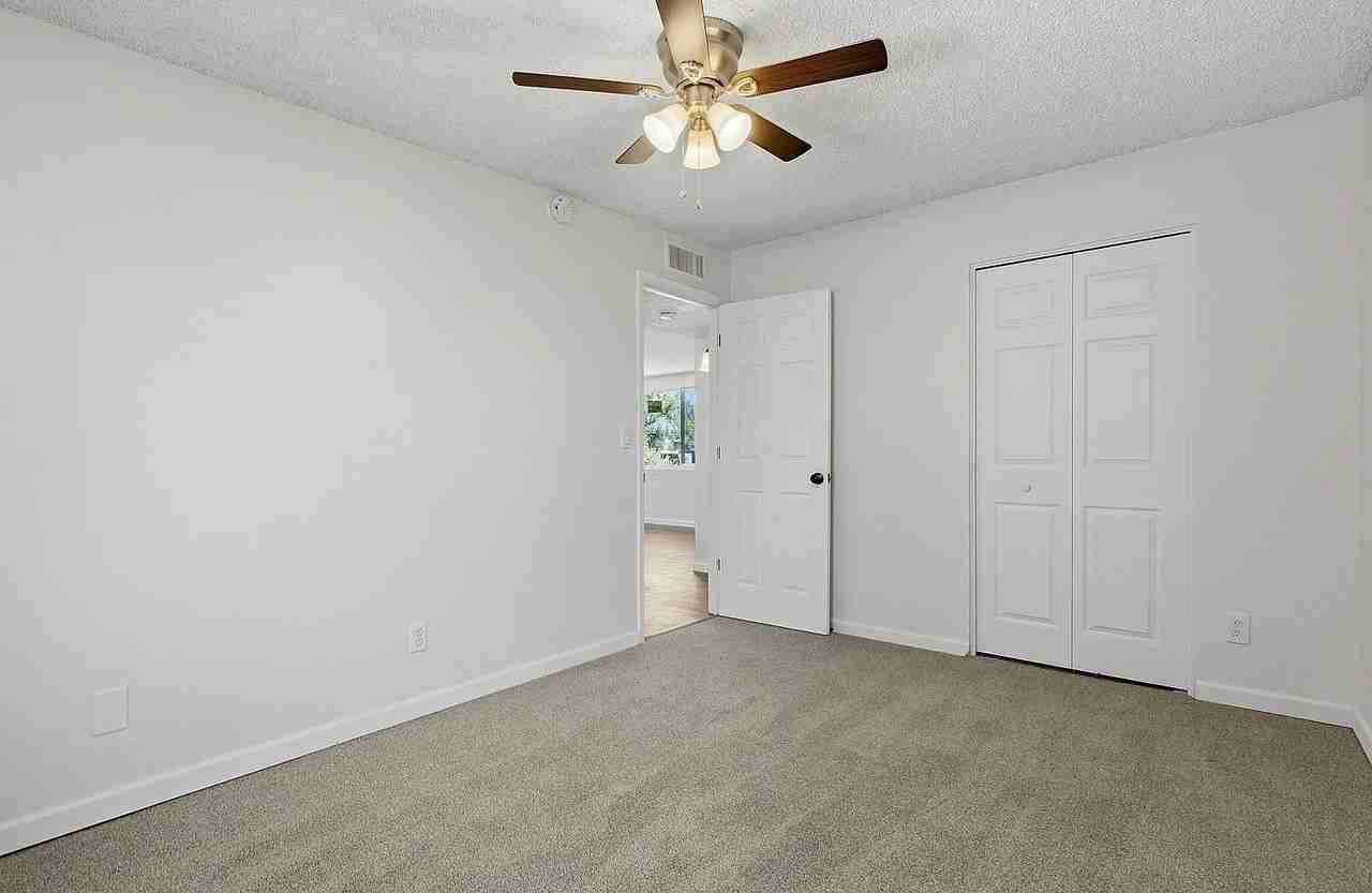 1528 W Knox St - Photo 5 of 9