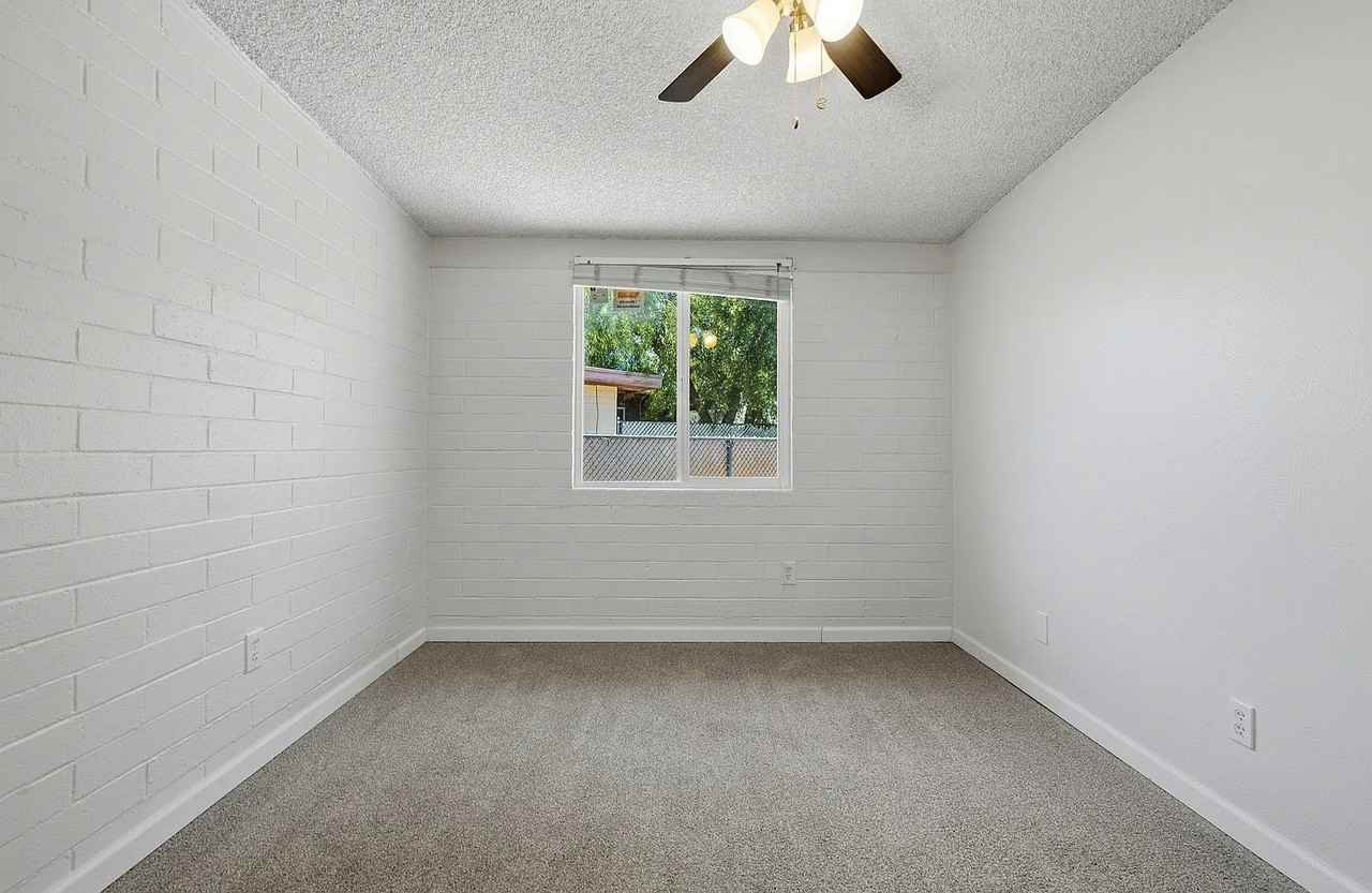 1528 W Knox St - Photo 6 of 9