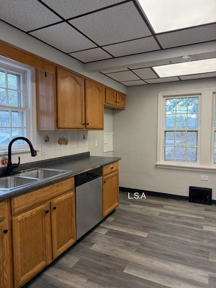 9704 S Highland Ave - Photo 3 of 12