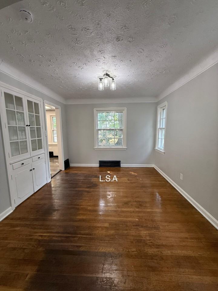 9704 S Highland Ave - Photo 4 of 12